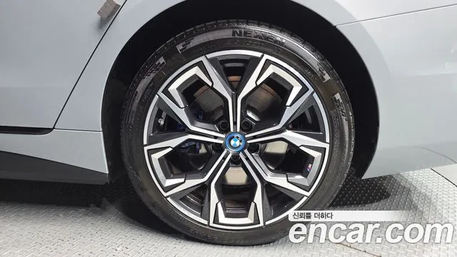 BMW i4 2024 — фото 6