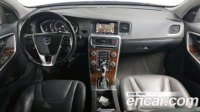 Volvo S60 2018 — фото 10