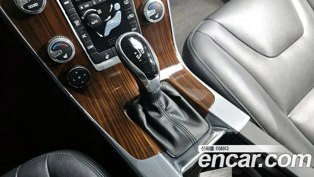 Volvo S60 2018 — фото 12