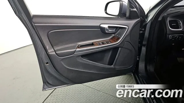 Volvo S60 2018 — фото 14