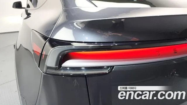 Tesla Model Y 2025 — фото 9