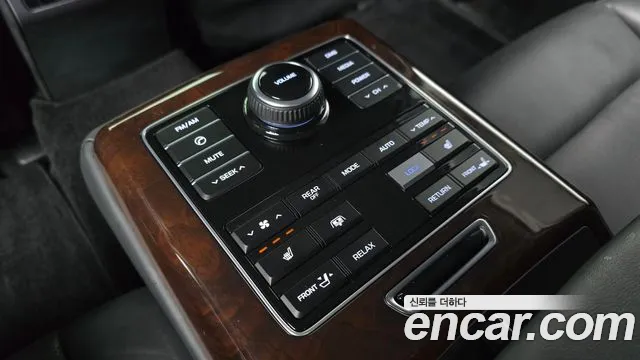 Hyundai Equus 2014 — фото 18