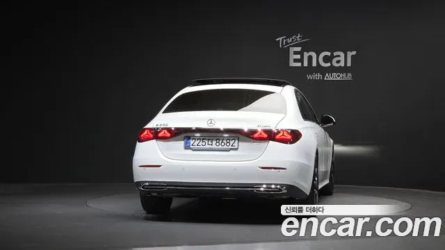 Mercedes-Benz E-Class 2025 — фото 4
