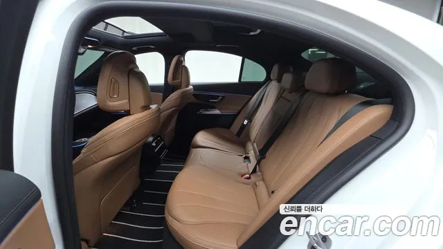 Mercedes-Benz E-Class 2025 — фото 18
