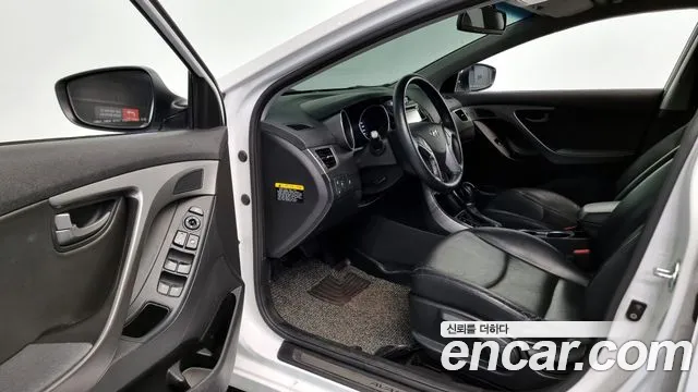 Hyundai AVANTE 2016 — фото 10