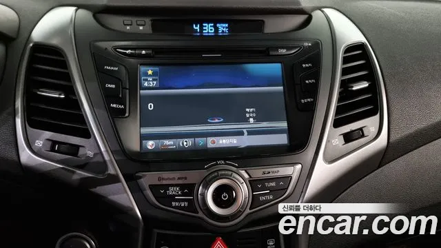 Hyundai AVANTE 2016 — фото 12