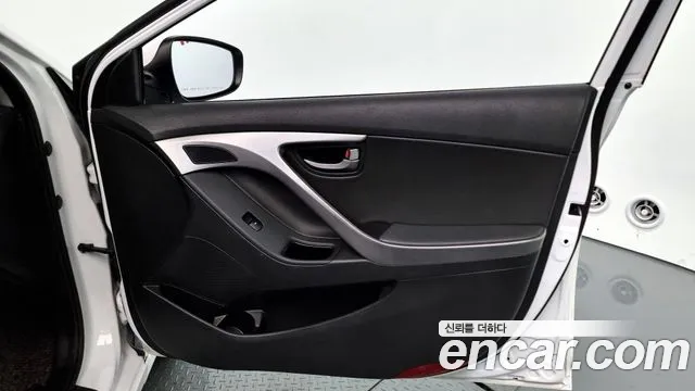 Hyundai AVANTE 2016 — фото 18