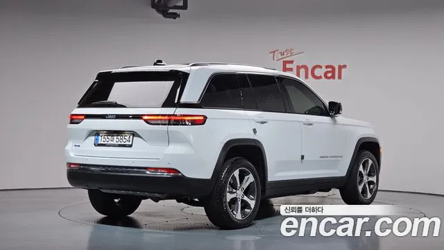 Jeep Cherokee 2023 — фото 1