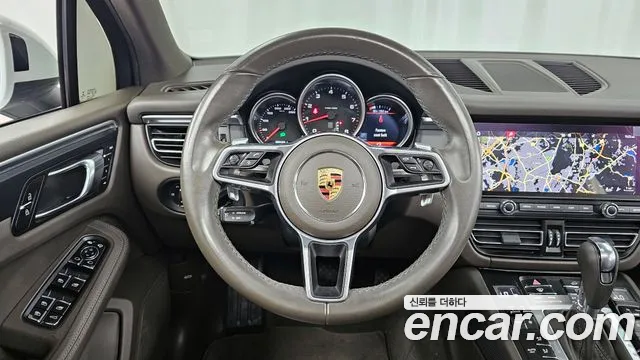 Porsche Macan 2019 — фото 19