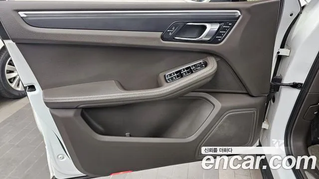 Porsche Macan 2019 — фото 14