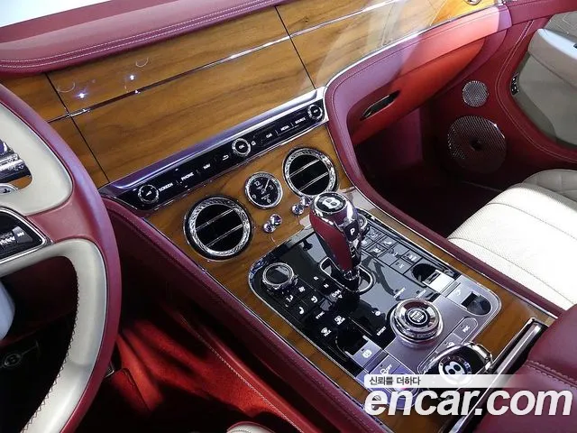 Bentley Continental 2020 — фото 11