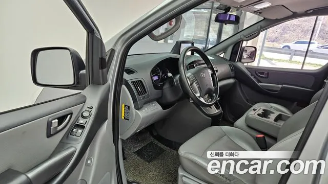 Hyundai Starex 2017 — фото 10