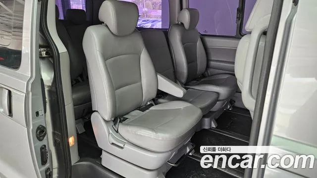 Hyundai Starex 2017 — фото 12