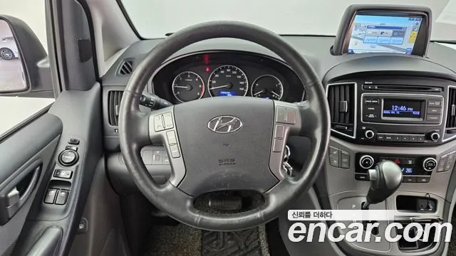 Hyundai Starex 2017 — фото 14