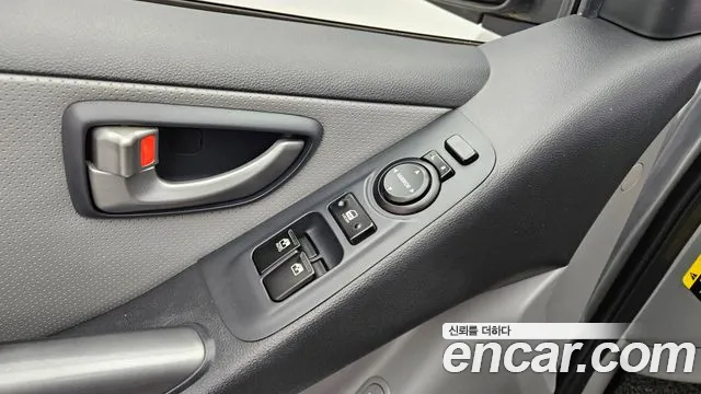 Hyundai Starex 2017 — фото 18
