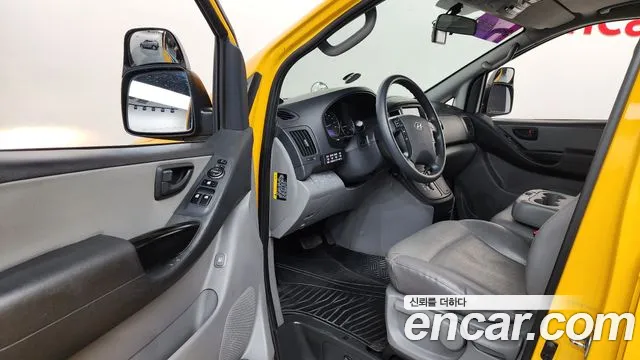 Hyundai Starex 2019 — фото 13