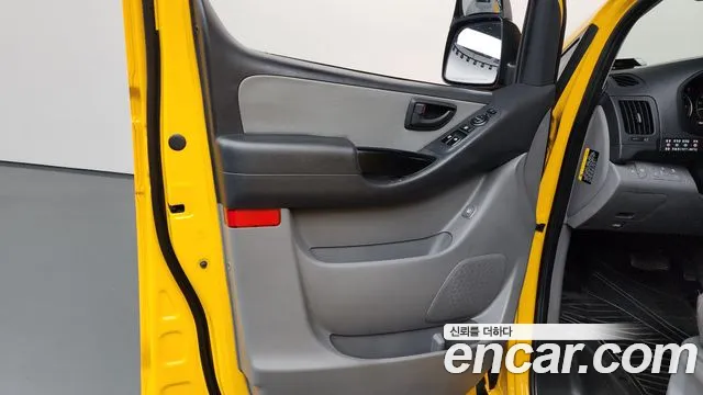 Hyundai Starex 2019 — фото 15