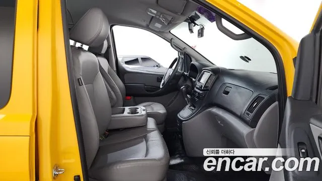 Hyundai Starex 2019 — фото 16