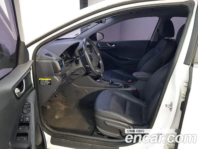 Hyundai Ioniq 2017 — фото 17