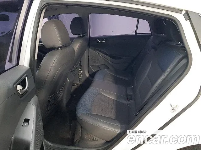 Hyundai Ioniq 2017 — фото 18