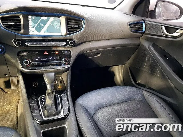Hyundai Ioniq 2017 — фото 19