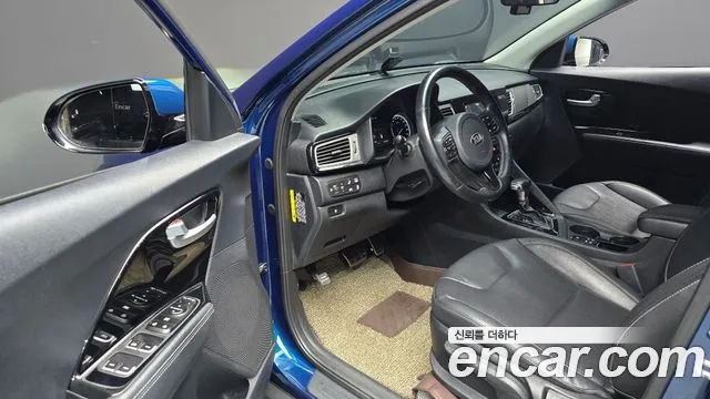 Kia Niro 2018 — фото 10