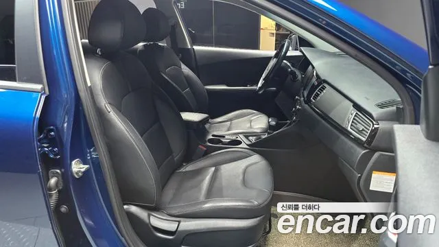 Kia Niro 2018 — фото 11