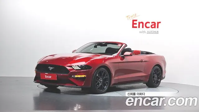 Ford Mustang 2022 — фото 1