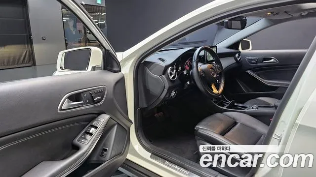 Mercedes-Benz GLA-Class 2016 — фото 10