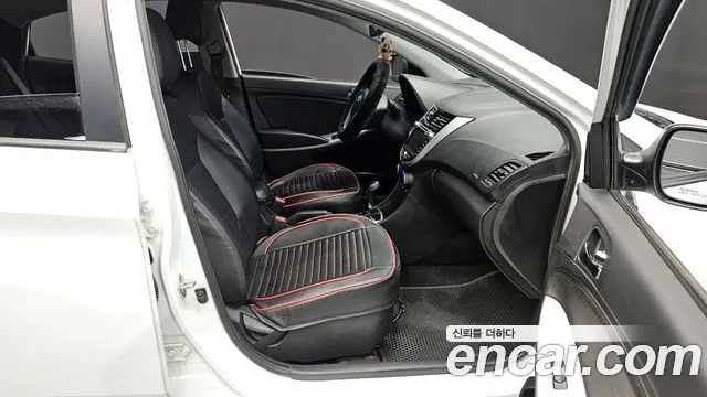 Hyundai Accent 2012 — фото 16
