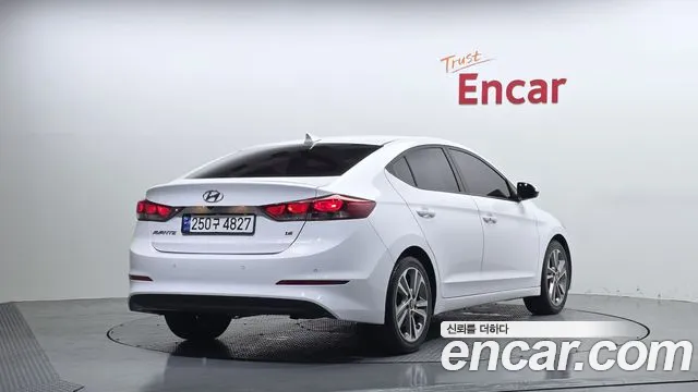 Hyundai AVANTE 2018 — фото 2