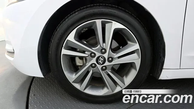 Hyundai AVANTE 2018 — фото 5