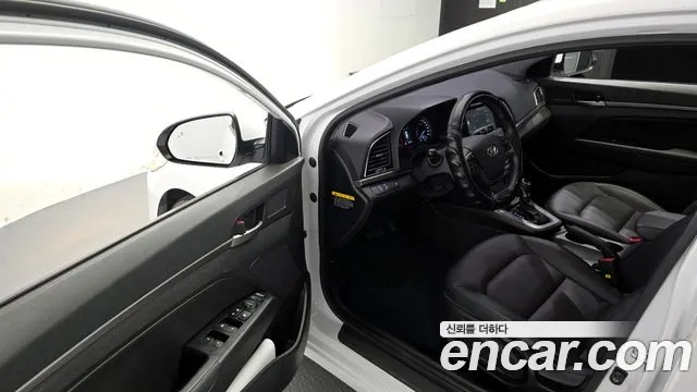 Hyundai AVANTE 2018 — фото 10