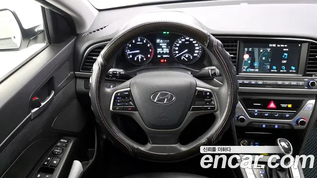 Hyundai AVANTE 2018 — фото 13