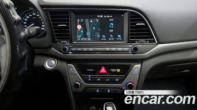 Hyundai AVANTE 2018 — фото 14