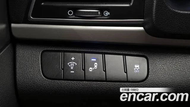 Hyundai AVANTE 2018 — фото 16