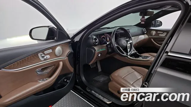 Mercedes-Benz E-Class 2021 — фото 13