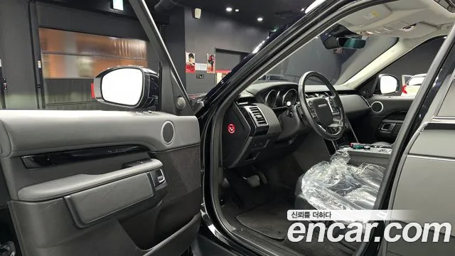 Land Rover Discovery 2018 — фото 13