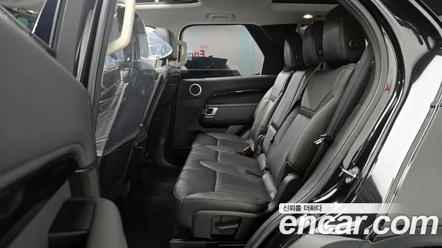 Land Rover Discovery 2018 — фото 17