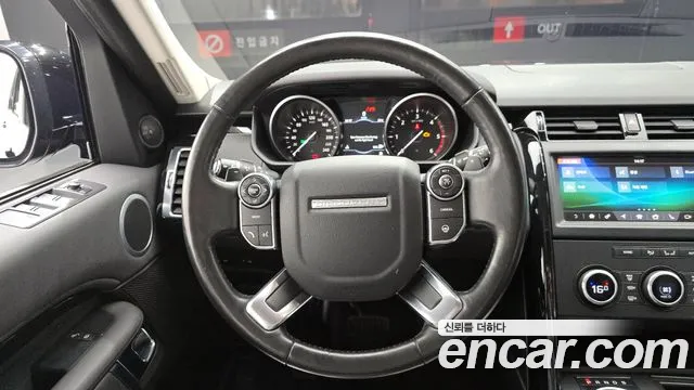 Land Rover Discovery 2018 — фото 19