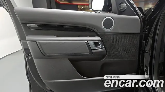 Land Rover Discovery 2018 — фото 14