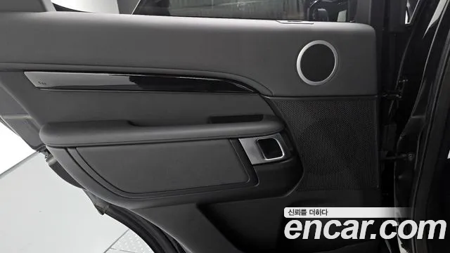 Land Rover Discovery 2018 — фото 15