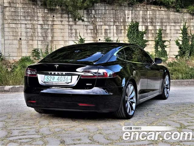 Tesla Model S 2017 — фото 2