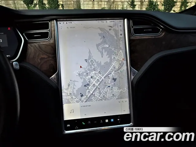 Tesla Model S 2017 — фото 11