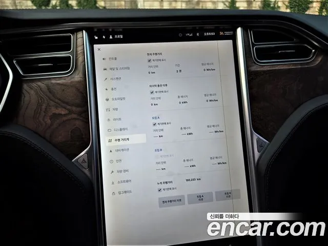 Tesla Model S 2017 — фото 12