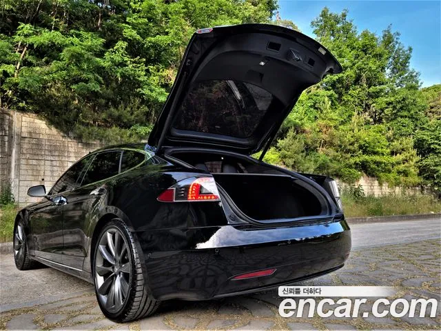 Tesla Model S 2017 — фото 20