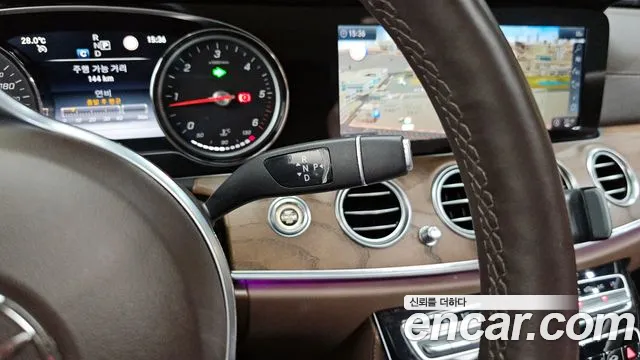 Mercedes-Benz E-Class 2019 — фото 12