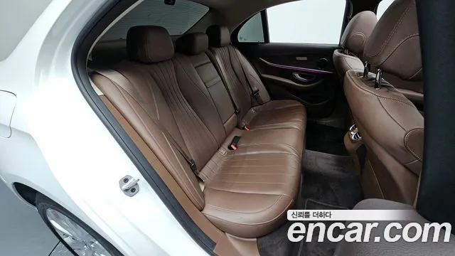Mercedes-Benz E-Class 2019 — фото 17