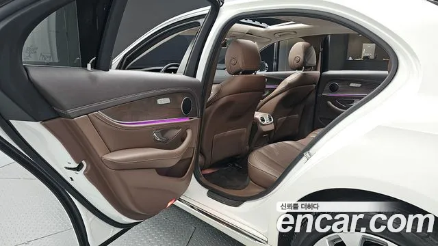 Mercedes-Benz E-Class 2019 — фото 18