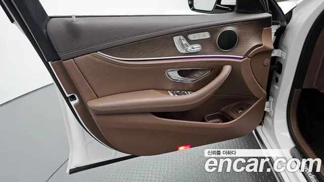 Mercedes-Benz E-Class 2019 — фото 14